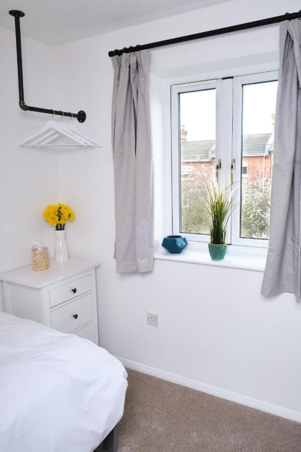 Apartment Parkway House - Modern With Great Transport Links *